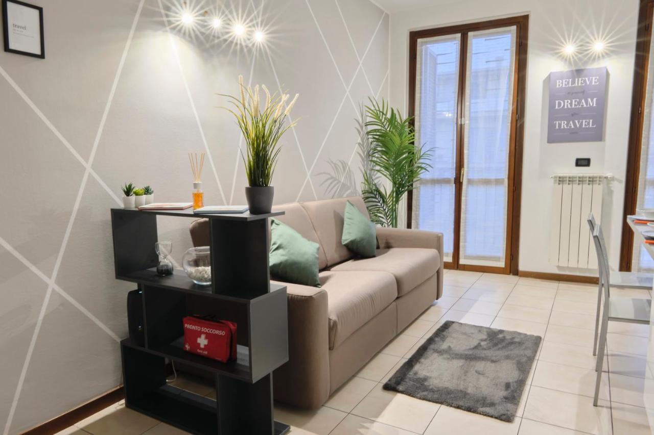 Seveso-Stazione Design, Wifi & Garage Privato Apartment Luaran gambar